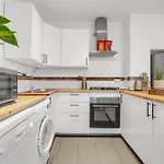 6-Bed Exeter Townhouse