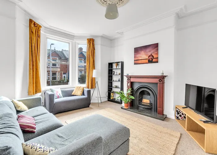6-Bed Exeter Townhouse
