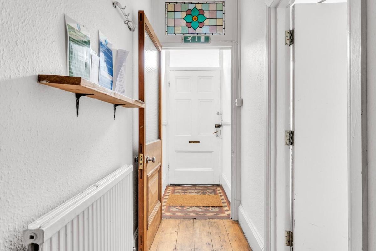 6-bed Townhouse