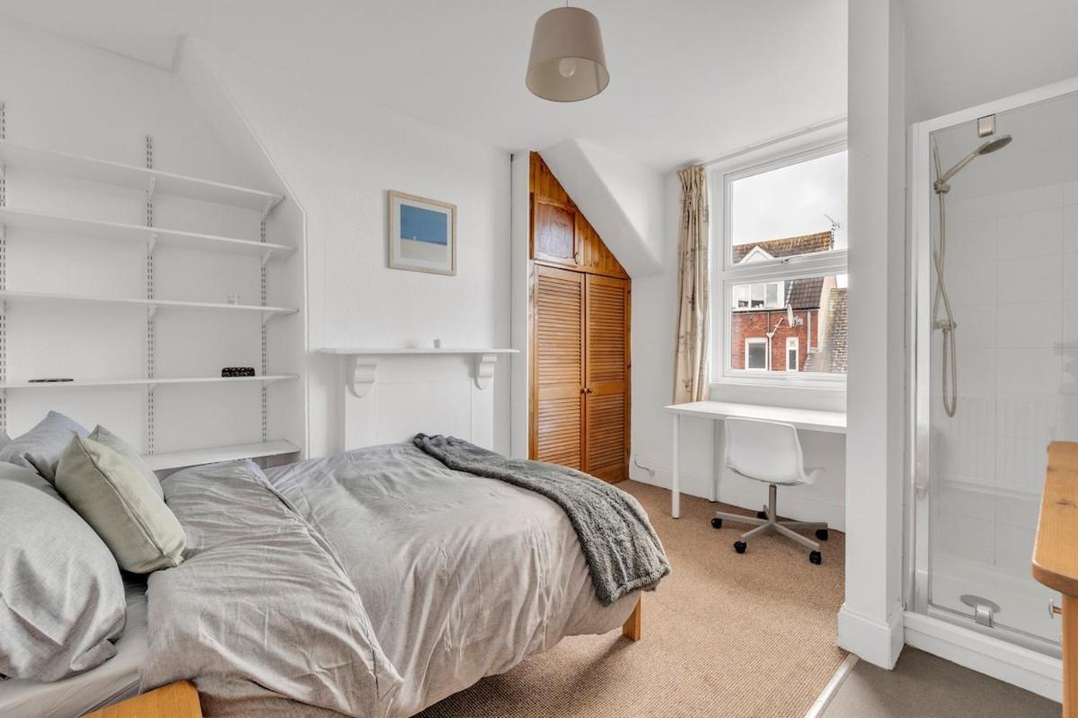 6-bed Townhouse