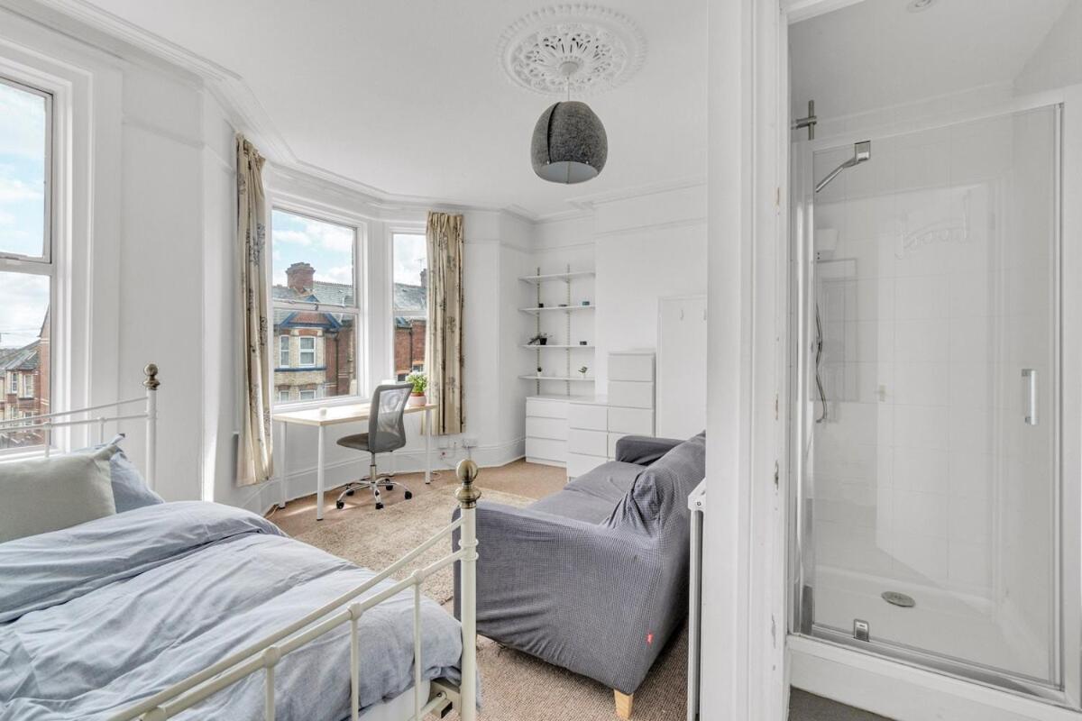 6-bed Townhouse Exeter