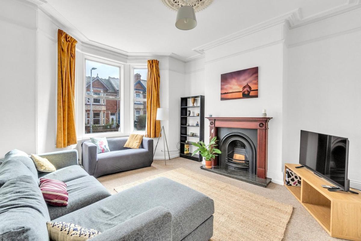 6-bed Townhouse