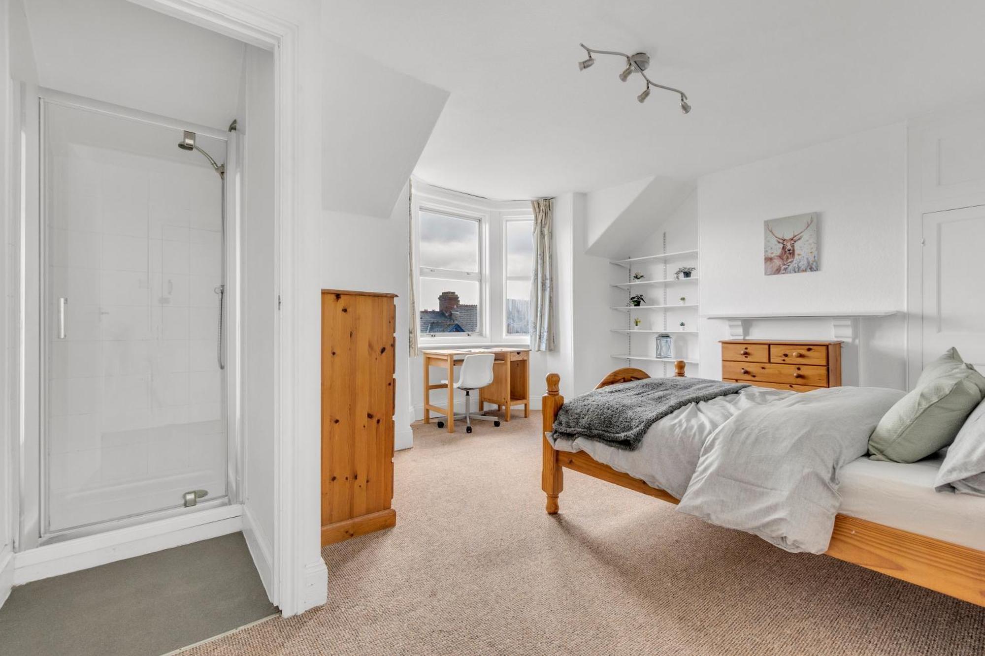 6-bed Townhouse Exeter