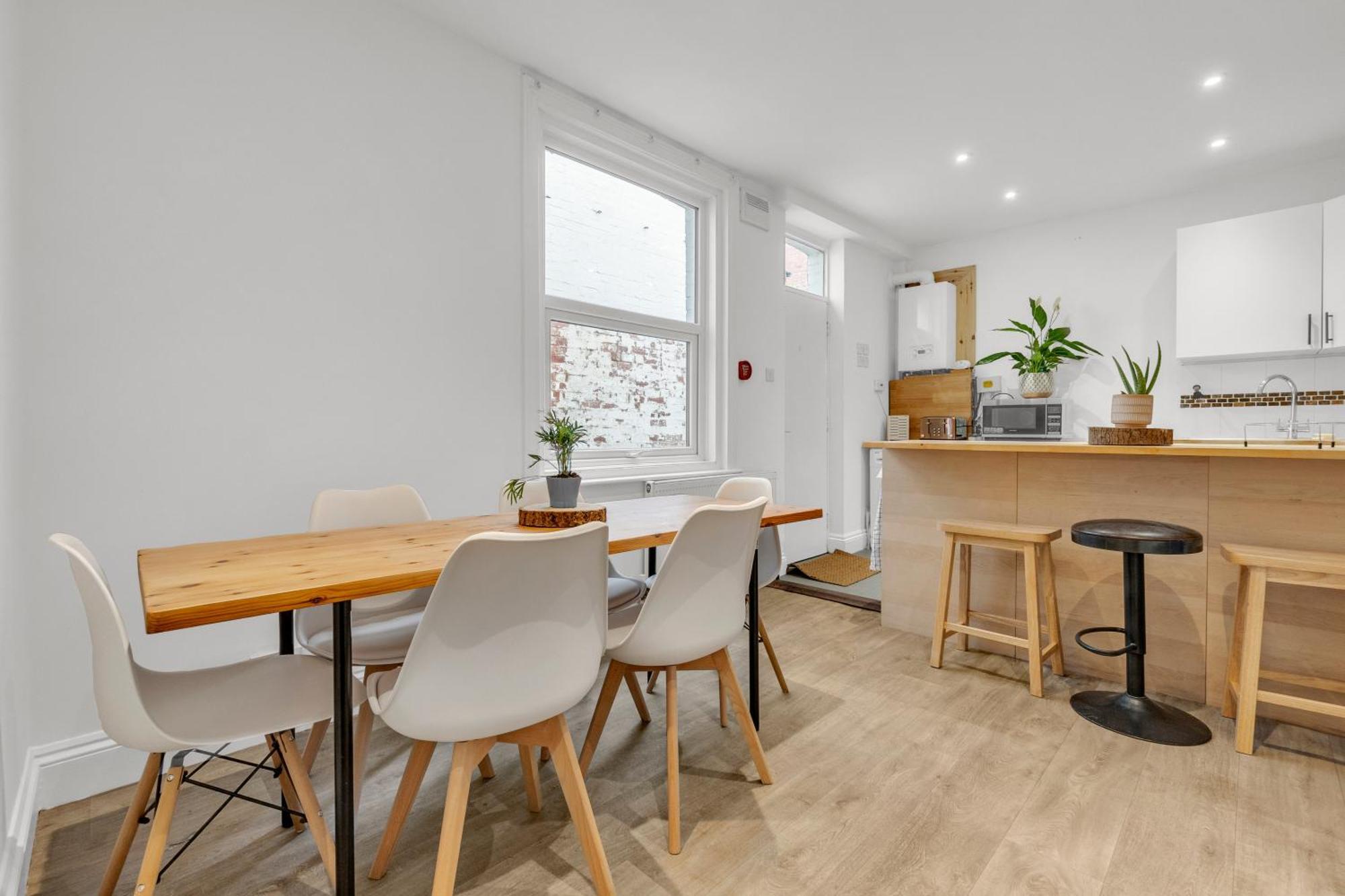 6-bed Townhouse